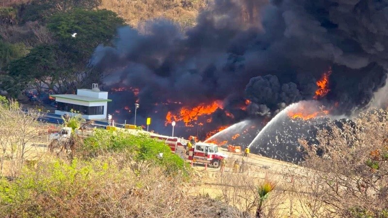 &nbsp;La Secretaría de Educación Jalisco (SEJ) determinó la suspensión de clases y actividades al aire libre en el turno vespertino por incendio en Puerto Vallarta. ESPECIAL&nbsp;