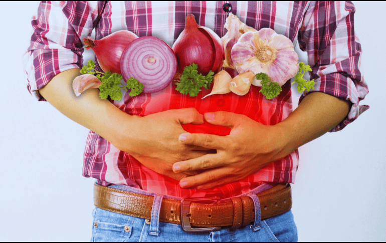 Un grupo de alimentos altamente problemáticos incluye vegetales que son la base de casi cualquier receta de cocina, como el ajo y la cebolla. ESPECIAL / CANVA