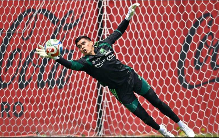 Raúl Rangel disputa la titularidad de la posición con  Guillermo Ochoa y Carlos Acevedo. IMAGO7/E. Espinosa