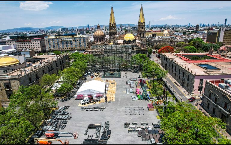 El Gobierno de Guadalajara hará la reubicación temporal de las calandrias que se estacionan sobre Hidalgo a puntos cercanos con el objetivo de impactar lo menos posible en su actividad. EL INFORMADOR/ A. Navarro