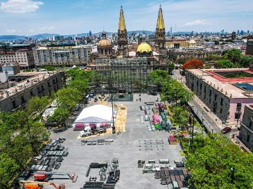 El Gobierno de Guadalajara hará la reubicación temporal de las calandrias que se estacionan sobre Hidalgo, a puntos cercanos, con el objetivo de impactar, lo menos posible, en su actividad. EL INFORMADOR/ A. Navarro