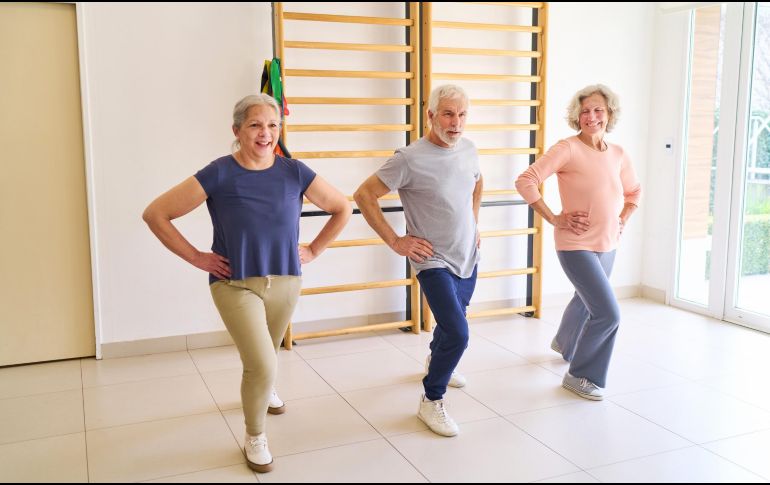 A medida que envejecemos, es un proceso natural perder un porcentaje de nuestra masa muscular si no la estimulamos de manera adecuada y constante.  ESPECIAL / CANVA