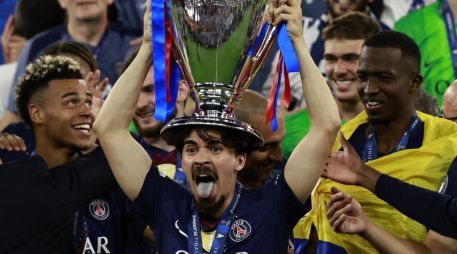 Vitinha fue víctima del esfuerzo y salió de cambio durante el primer tiempo extra de la  Champions League en Budapest. EFE/EPA/ANNA SZILAGYI