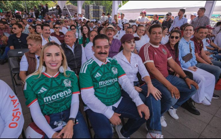 Simpatizantes y liderazgos de Morena en Jalisco se congregaron en la Plaza Juárez para respaldar el mensaje de la presidenta Claudia Sheinbaum. CORTESÍA.