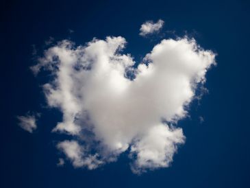 La próxima vez que una nube te sonría, una tostada parezca tener ojos o un automóvil parezca estar enojado, no se trata de algo sobrenatural. UNSPLASH