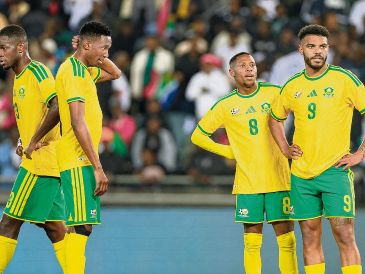 Tras horas de incertidumbre y un retraso por problemas migratorios, la Selección de Sudáfrica finalmente aborda su vuelo chárter hacia México para disputar el partido inaugural del Mundial 2026. ESPECIAL