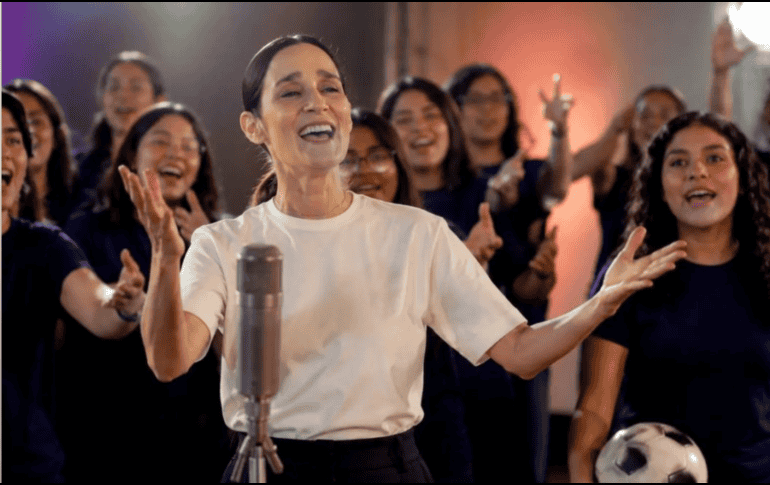 La oficina de representación de Julieta Venegas enfatizó que la pieza fue realizada con mucho cariño, con la firme esperanza de que inspire a grandes y chicas a divertirse, jugar y no dejarse detener. ESPECIAL