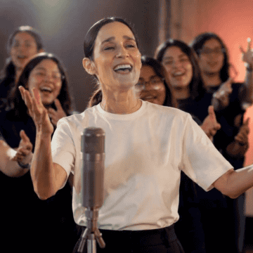 La oficina de representación de Julieta Venegas enfatizó que la pieza fue realizada con mucho cariño, con la firme esperanza de que inspire a grandes y chicas a divertirse, jugar y no dejarse detener. ESPECIAL