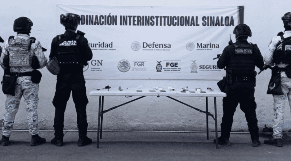 Tras los hechos violentos, custodios realizaron una inspección al interior del penal en busca de armas o instrumentos punzocortantes. ESPECIAL/Secretaría de Seguridad Pública del Estado de Sinaloa