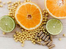 La Organización Mundial de la Salud (OMS) enfatiza constantemente que ninguna suplementación mágica sustituye una nutrición equilibrada. Unsplash