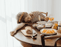 La primera comida del día no solo sirve para quitar el hambre: también puede influir en cómo te sentirás durante toda la mañana. CANVA