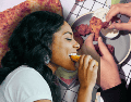 Elegir adecuadamente qué comer antes de dormir puede contribuir al bienestar general. ESPECIAL/Unsplash