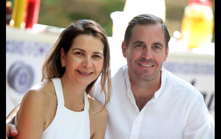 Carolina Dubin y Eduardo Schmidt. GENTE BIEN JALISCO / Primera Comunión de Patricio Soto López