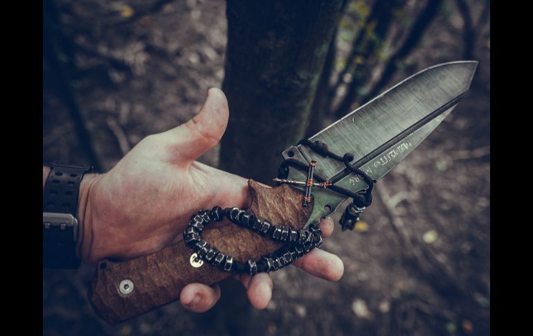Clavar un cuchillo en época de lluvias es un truco muy popular entre los tapatíos a pesar de que la mayoría piensa que es sólo un mito. ESPECIAL/PIXABAY