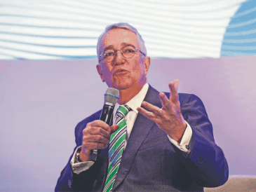 De acuerdo con publicaciones compartidas por el propio empresario en redes sociales, el premio consiste en dos entradas para el partido inaugural del Mundial 2026. SUN/ARCHIVO