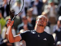Zverev se mostró más sólido desde el fondo de la pista de arcilla roja durante la Semifinal del Roland Garros. EFE / T. Suárez
