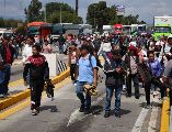 Maestros pertenecientes al CNTE toman la caseta San Marcos México-Puebla para dar el paso libre en ambos sentidos. SUN/L. Camacho