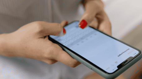 El propósito de este trámite es combatir el anonimato para prevenir y reducir delitos como la extorsión y el fraude telefónico. CANVA