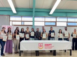 La entrega de constancias y diplomas se llevó a cabo en varios planteles y acciones extramuros. IDEFT