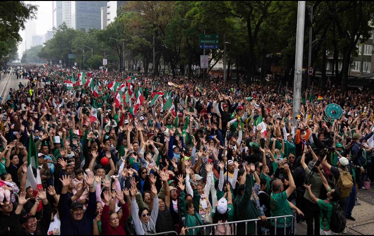 La Ola Más Grande del Mundo reunió a miles de asistentes y figuras públicas en una celebración rumbo al Mundial 2026. SUN / H. Salvador