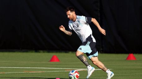 El combinado argentino encara un compromiso de preparación que podría dejar varias conclusiones antes de su debut mundialista. AFP/ ARCHIVO.