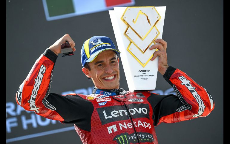 Marc Márquez logró su victoria número 100 en Grandes Premios tras imponerse a Pedro Acosta en un emocionante duelo en Hungría. EFE/ Z. Czegledi.