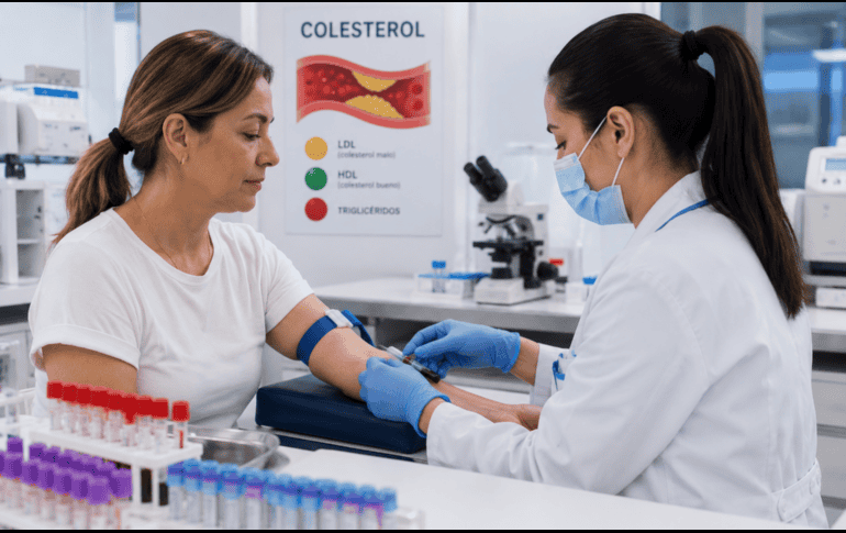 Los expertos recomiendan realizar revisiones médicas periódicas y análisis de sangre para conocer los niveles de colesterol y actuar a tiempo. IA