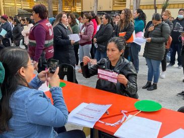 La tarjeta únicamente puede ser recogida por la madre, padre, tutor o tutora que realizó el registro del estudiante. SECRETARÍA DEL BIENESTAR