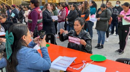 La tarjeta únicamente puede ser recogida por la madre, padre, tutor o tutora que realizó el registro del estudiante. SECRETARÍA DEL BIENESTAR