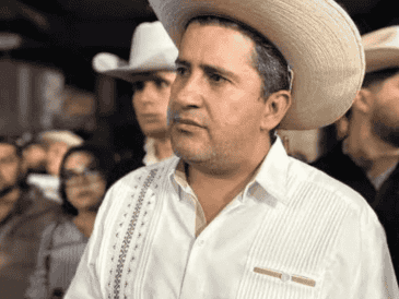 Carlos Alberto Manzo Rodríguez, conocido popularmente por liderar el Movimiento del Sombrero, asumió como presidente municipal independiente de Uruapan en septiembre de 2024. SUN / ARCHIVO