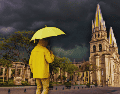 Los pronósticos indican que las precipitaciones más fuertes iniciarán alrededor de las 6:00 de la tarde, extendiéndose de forma intermitente durante la noche. ESPECIAL / CANVA