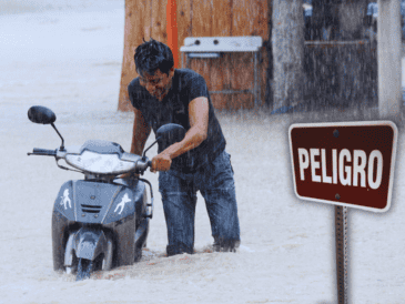 La tormenta tropical "Boris" amenaza hoy las costas mexicanas con lluvias torrenciales y riesgo inminente de inundaciones. EFE / ARCHIVO