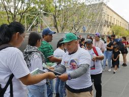 En medio de las críticas por el blindaje en el Centro Histórico tapatío, el flujo de turistas ha aumentado en los últimos días. EFE/F. Guasco