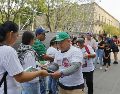 En medio de las críticas por el blindaje en el Centro Histórico tapatío, el flujo de turistas ha aumentado en los últimos días. EFE/F. Guasco