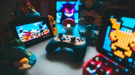 Con el reciente aumento de precios de la Nintendo Switch 2, la compañía necesita presentar una alineación atractiva y robusta para justificar la inversión de los consumidores en su hardware más costoso. Unsplash