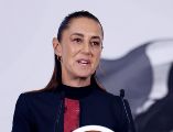 Claudia Sheinbaum fue cuestionada sobre su posible presencia en el Fan Fest del Zócalo, donde antes había adelantado que asistiría para seguir el partido inaugural del torneo. EFE / S. Gutiérrez