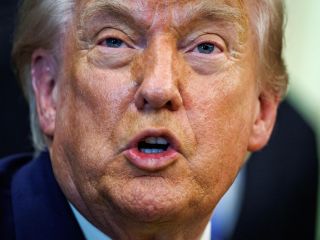 Desde su red social Truth Social, Donald Trump informó que fue notificado por las Fuerzas Armadas estadounidenses sobre el ataque registrado durante la noche de ayer lunes. EFE / S. Corum