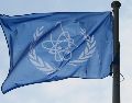La bandera del Organismo Internacional de Energía Atómica en la sede de esa agencia en Viena, el 2 de marzo del 2026 .AP/H. -Peter Bade