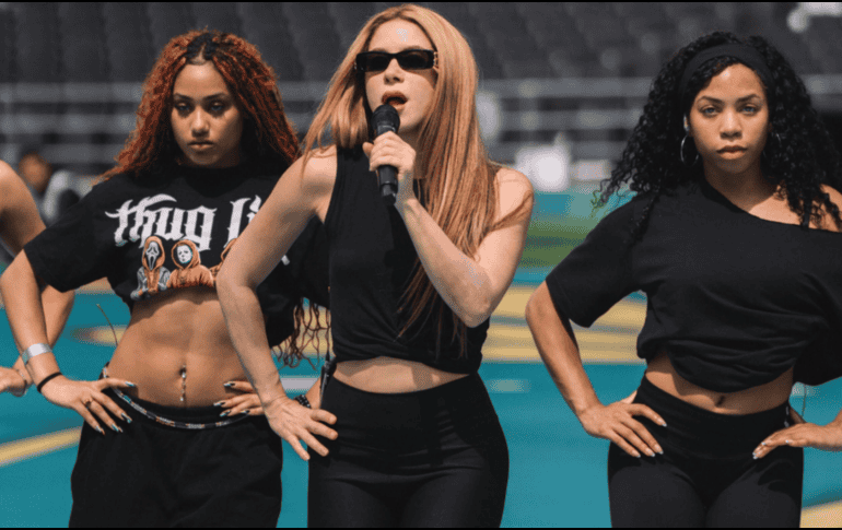 En la misma publicación, la colombiana compartió un video en el que se ve su llegada al estadio, así como los ensayos de sus bailes. ESPECIAL/ Facebook/ Shakira