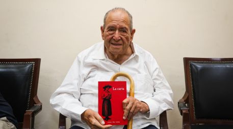 Carlos Enrigue presentó La Carta, una novela inspirada en un documento real que revela la denuncia de una mujer que temía ser asesinada por su esposo en el sur de Jalisco. EL INFORMADOR/ J. ACOSTA.