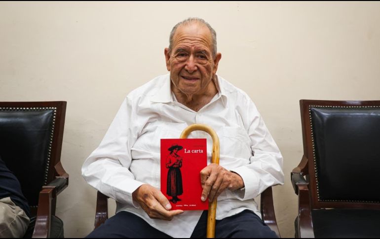 Carlos Enrigue presentó La Carta, una novela inspirada en un documento real que revela la denuncia de una mujer que temía ser asesinada por su esposo en el sur de Jalisco. EL INFORMADOR/ J. ACOSTA.