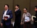 A las afueras de la Segob, los maestros expresaron su molestia con los integrantes de la CNUN, a quienes incluso les gritaron 