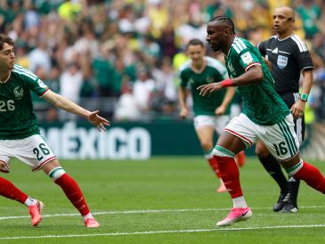 Julián Quiñones (d) de México celebra un gol este jueves, durante un partido del grupo A del Mundial de la FIFA 2026 entre México y Sudáfrica en el estadio Ciudad de México EFE/S. Gutiérrez