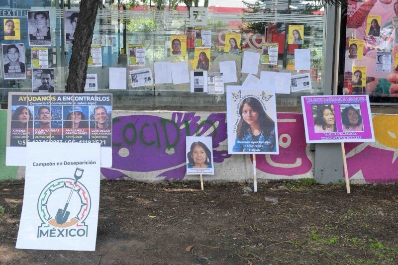 Las madres buscadoras exigieron justicia mientras en el Estadio Ciudad de México se jugaba el partido inaugural México vs Sudáfrica. SUN/S. Cadena
