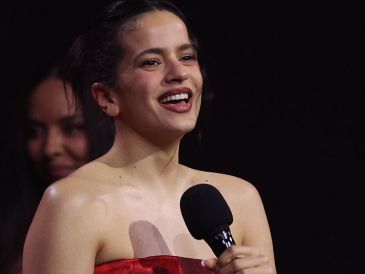 La firma Dior ha sido la encargada de renovar con cuatro diseños el vestuario de la artista sobre el escenario de 