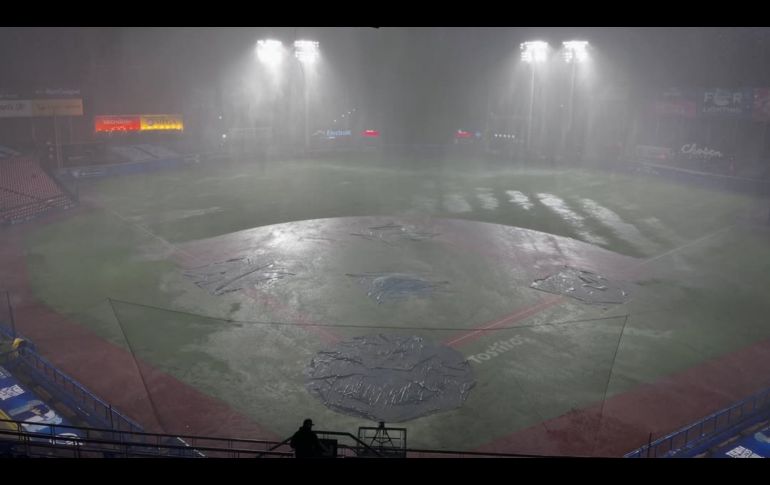 Entre las afectaciones reportadas se encuentran inundaciones en la zona VIP, así como en vestidores e ingresos al estadio. INSTAGRAM/charrosbeisbol