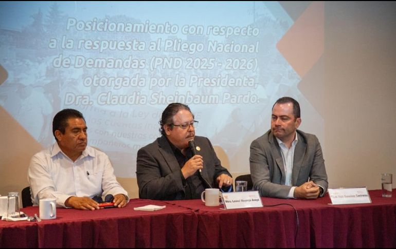 Los maestros Mayorga y González durante la rueda de prensa sobre el posicionamiento respecto al PND 2025 y 2026. ESPECIAL