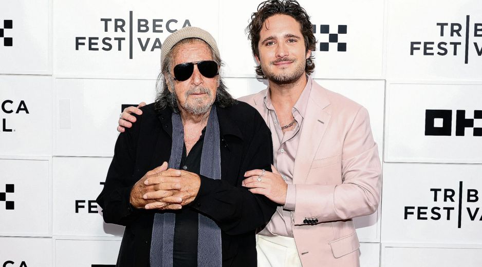 Al Pacino y Diego Boneta. Los actores asisten al estreno de “Killing Castro” durante el Festival Tribeca 2026 en Nueva York.  AFP