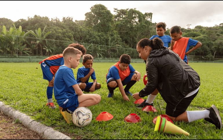 La Procuraduría Federal del Consumidor (Profeco) realizó un estudio para conocer los costos, modalidades y características de las escuelas de futbol dirigidas a menores de ocho años. CANVA