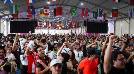 Aficionados disfrutan el partido de Japón contra Países Bajos en el Public Viewing de Zapopan. EL INFORMADOR / J. ACOSTA